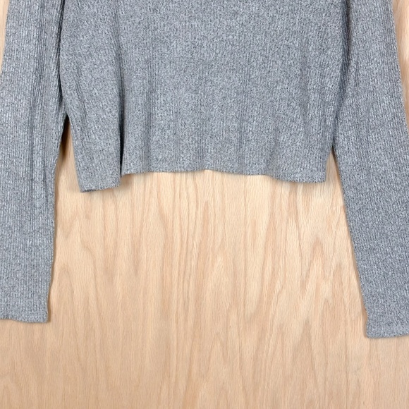 Olivia Rae Gray Ribbed Knit Turtleneck Cropped Sweater - Picture 3 of 7